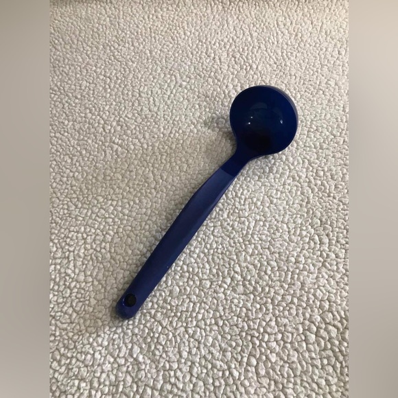 Tupperware Blue Serving Ladle Large Soup Stew Chili Sauce Spoon 13” Length - Picture 13 of 14